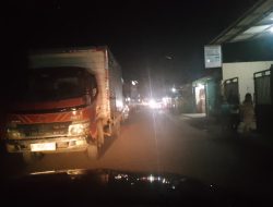 Parkir Bebas, Jalan Utama Warga Kedung Jaya Dilibas