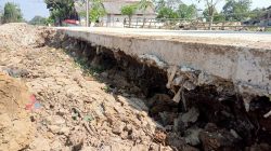 Warga Keluhkan Tanggul Amblas akibat Normalisasi Kali di Kampung Kepuh