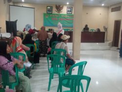 Pemdes Kertamukti Salurkan Bantuan Pangan Berupa Beras kepada Warga