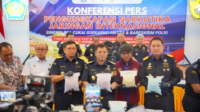 Tergiur Imbalan Rp220 Juta, Pilot Malaysia Airlines Salagunakan ‘Jalur Khusus’ Awak Kabin Demi Selundupkan 25 Kg Ekstasi