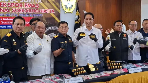 Petugas Bea Cukai dan Polri memperketat pengawasan penyelundupan emas di pintu keluar Indonesia