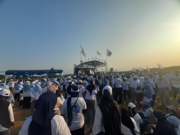 Dari Stadion Kedungjaya, Sebuah Isyarat: Warga Haus Wajah Baru ‘Istana Desa